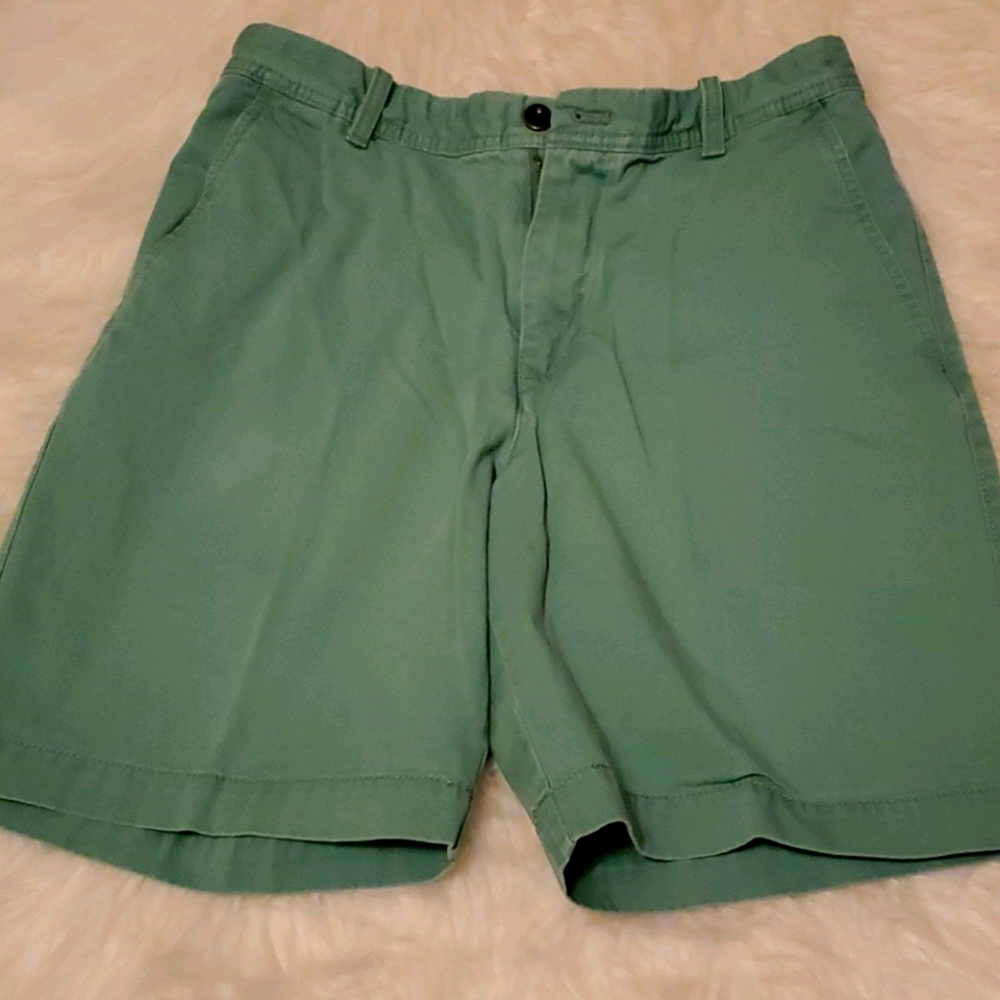 Izod men's flat front shorts size 32